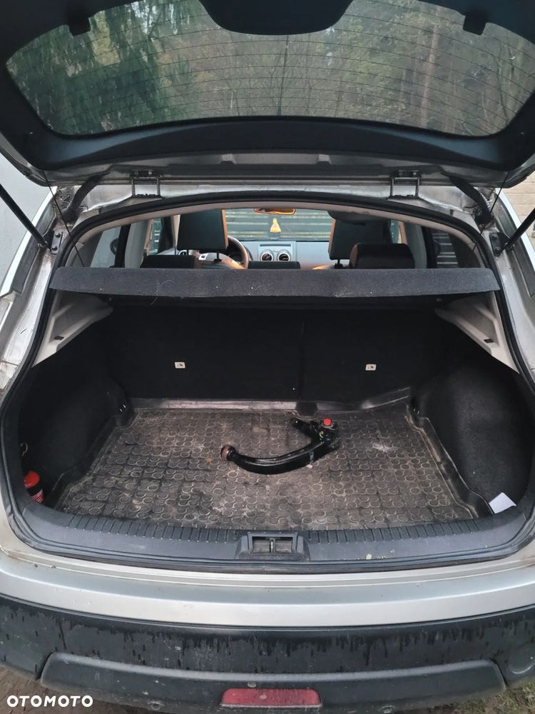 Nissan Qashqai 2.0 dCi DPF tekna - 14