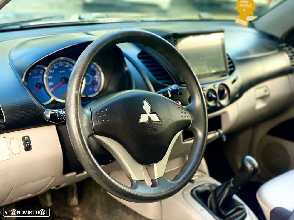 Mitsubishi L200 2.5 DI-D CD Intense - 13