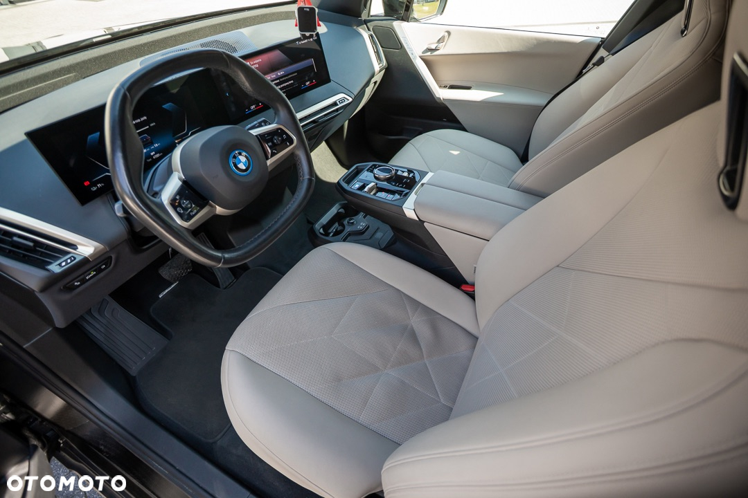 BMW iX xDrive40 76.6kWh - 16