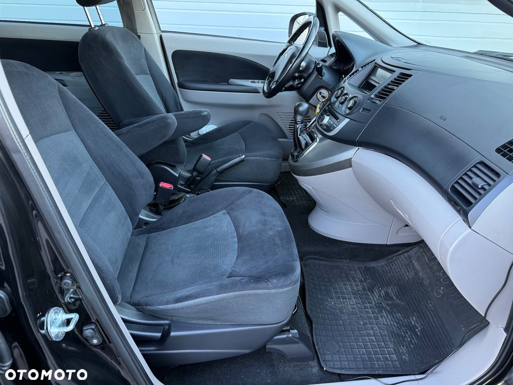 Mitsubishi Grandis - 30