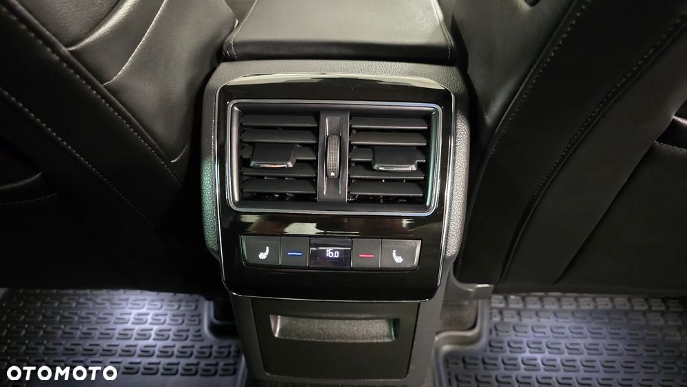 Skoda Superb 2.0 TDI SCR Sportline DSG - 17