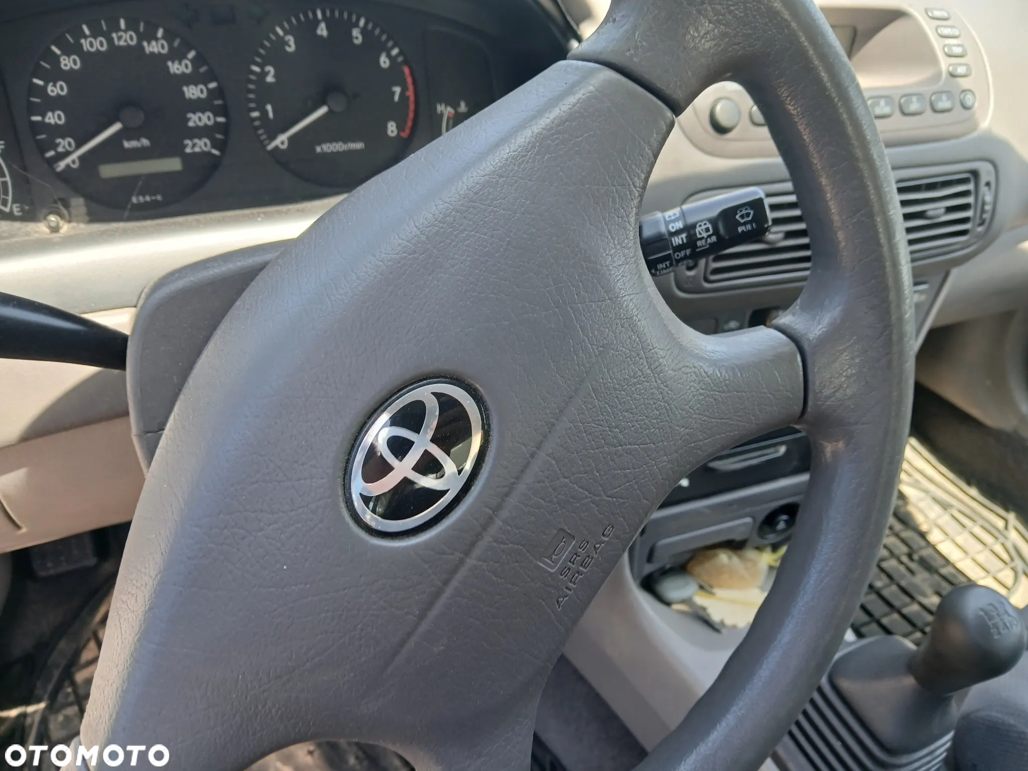 toyota corolla E11 HB fotel fotele kanapa deska kokpit podsufitka boczek boczki klamka podłokietnik - 5