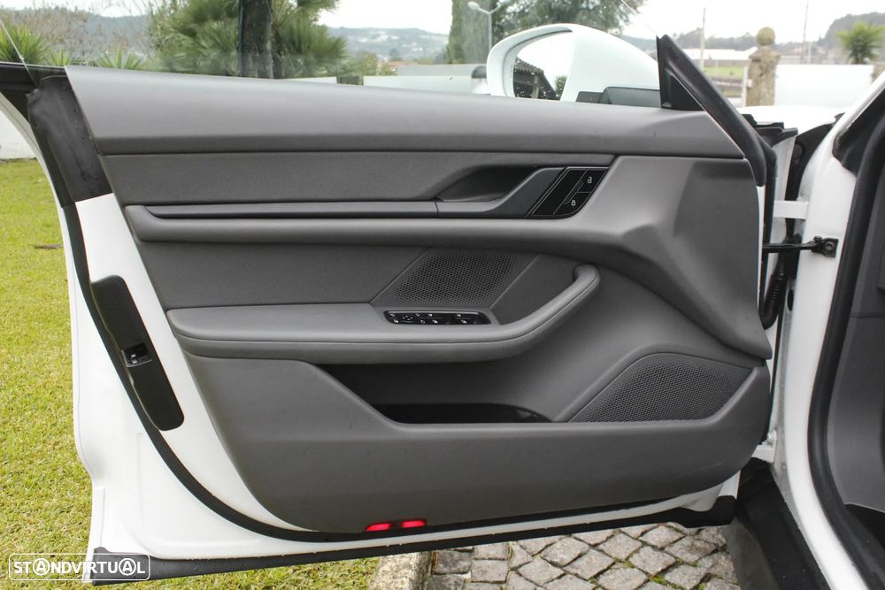 Porsche Taycan 4S - 10