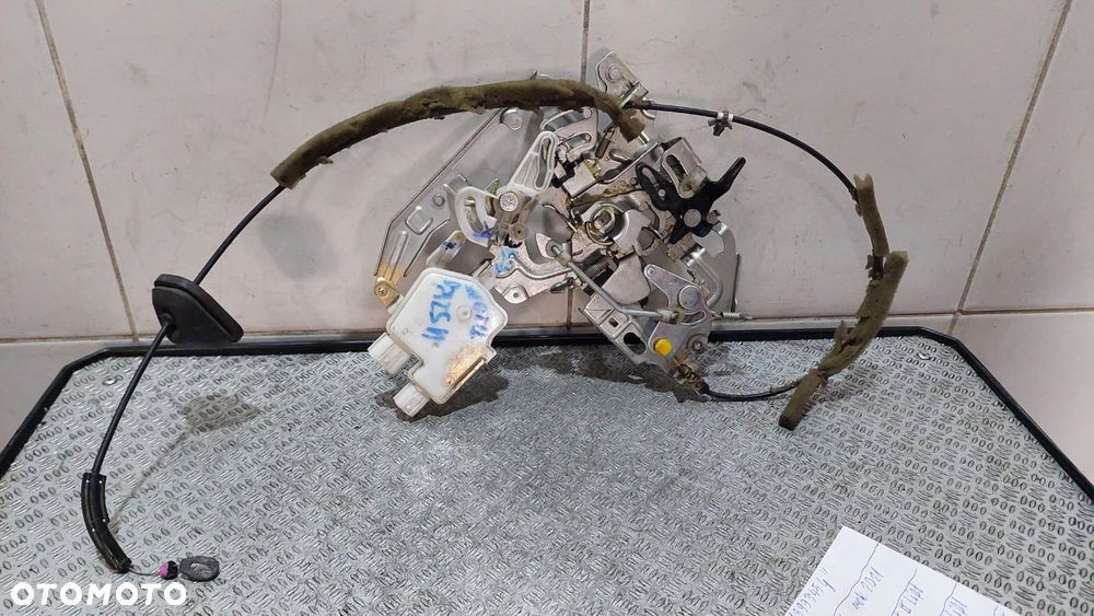 Zamek drzwi prawych przesuwnych uszkodzony jak na zdjęciu Renault Master III - 3