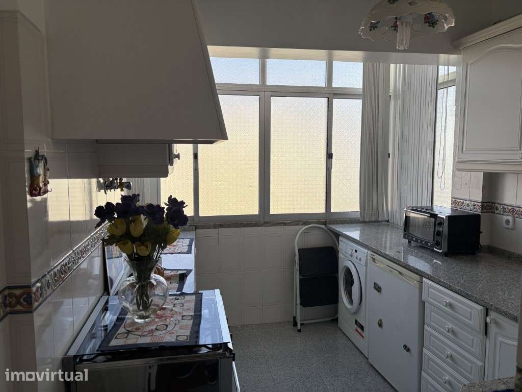 Apartamento T2 usado para venda em Mina de Água, Amadora - Grande imagem: 2/39