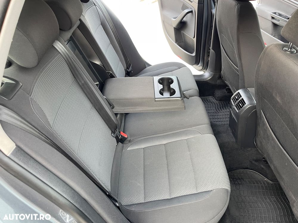 Volkswagen Golf 1.6 TDI BlueMotion Technology Comfortline - 14