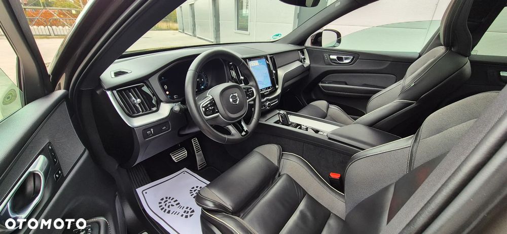 Volvo XC 60 T5 AWD R-Design - 3