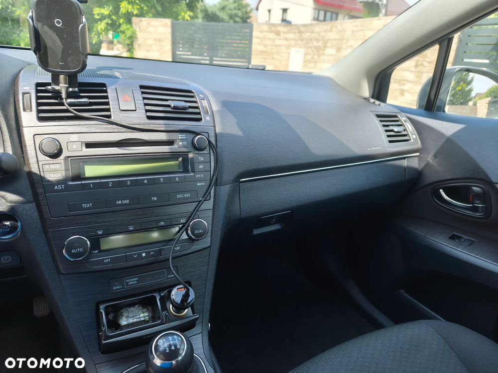 Toyota Avensis 2.0 Sol plus - 19