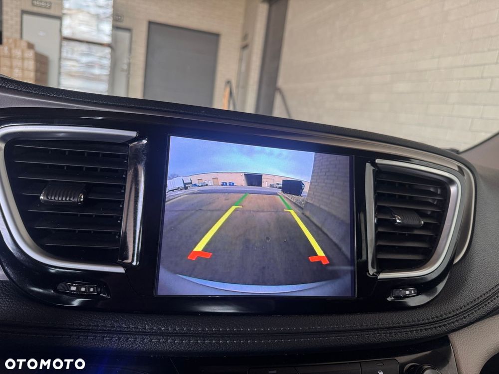 Chrysler Pacifica - 12