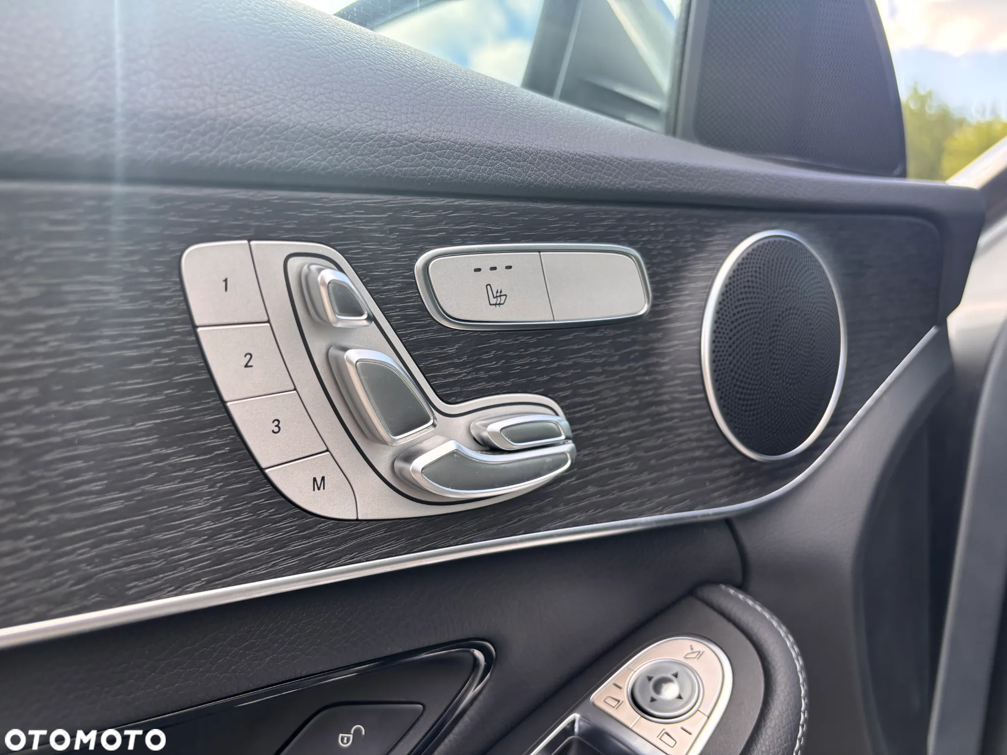 Mercedes-Benz Klasa C 300 T 4Matic 9G-TRONIC AMG Line - 10