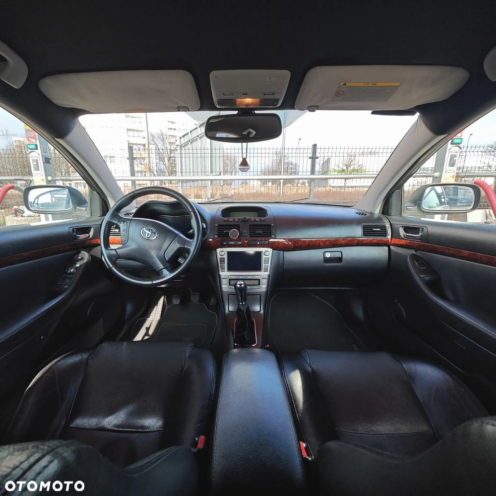 Toyota Avensis 2.0 VVT-i High - 9
