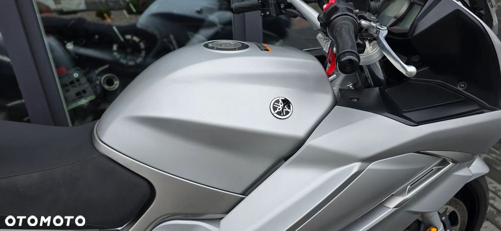 Yamaha FJR - 12