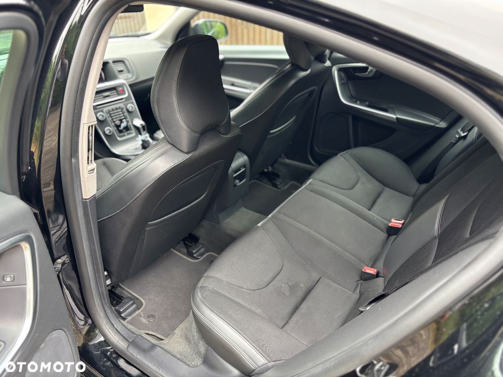 Volvo S60 D3 Drive-E Momentum - 9