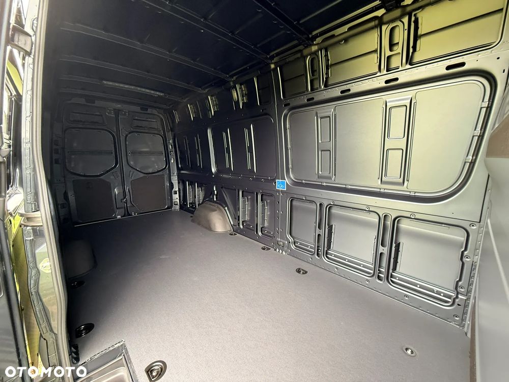 Mercedes-Benz Sprinter - 13