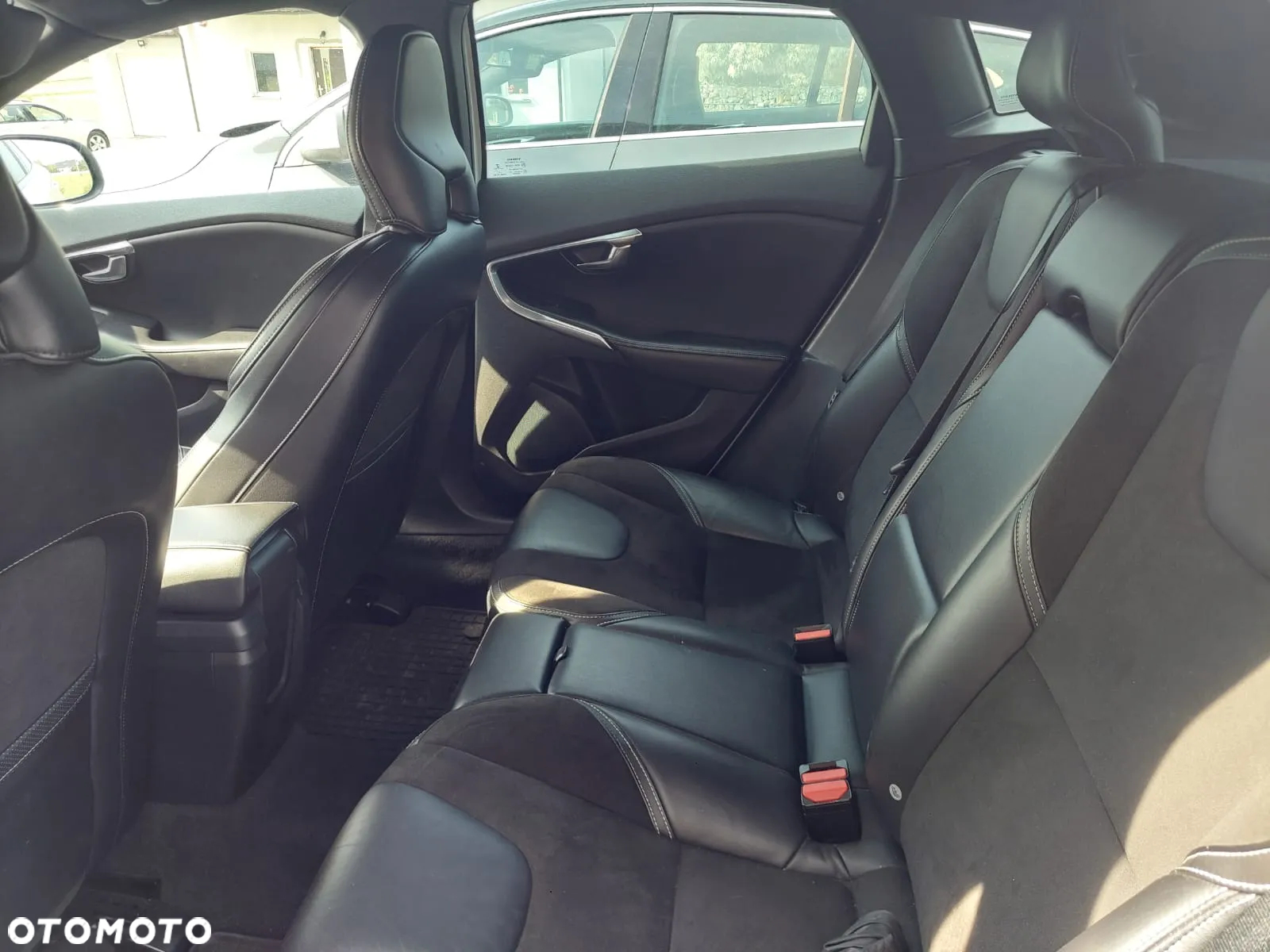 Volvo V40 D2 Drive-E R-Design Momentum - 8