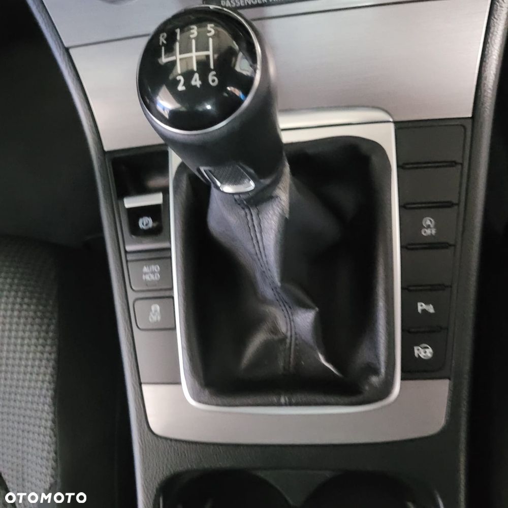 Volkswagen Passat 2.0 TDI Highline - 12