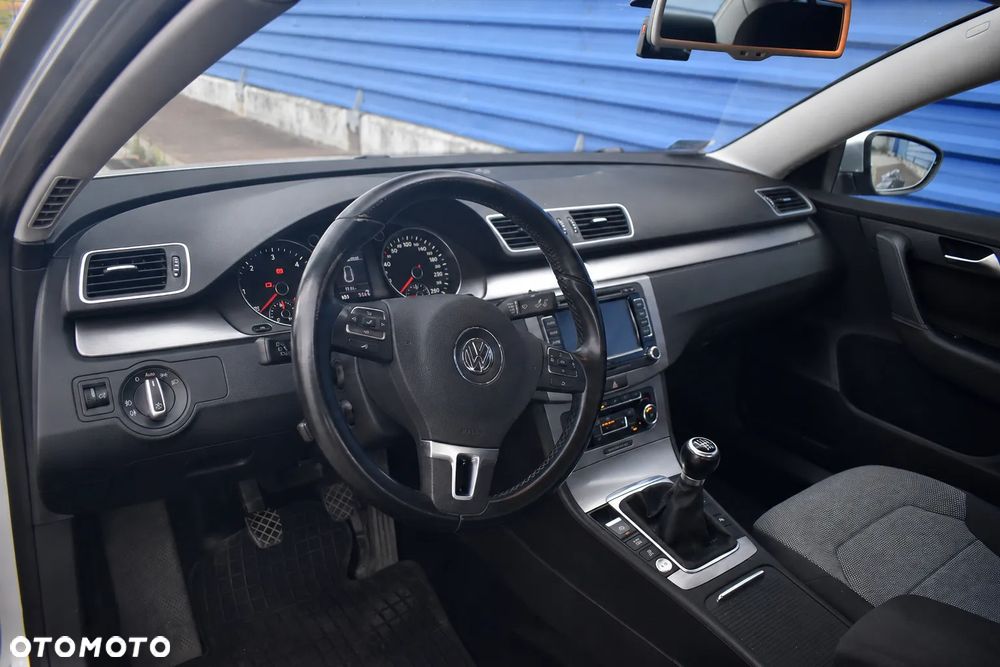 Volkswagen Passat 2.0 TDI DPF Comfortline - 12