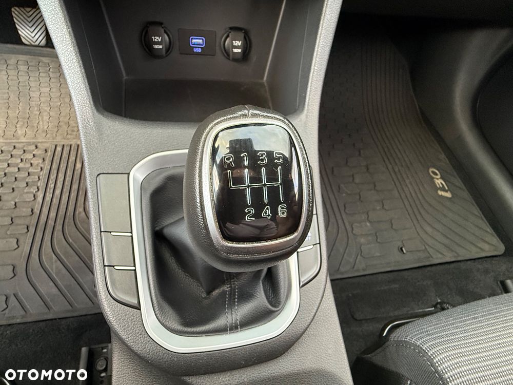 Hyundai i30 1.5 DPI Comfort - 35