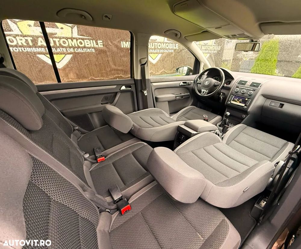 Volkswagen Touran 1.6 TDI DPF BlueMotion Technology Highline - 25