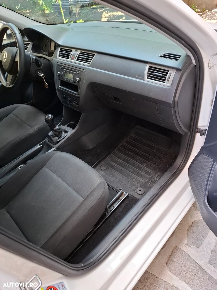 Skoda RAPID 1.2 MPI Active - 12