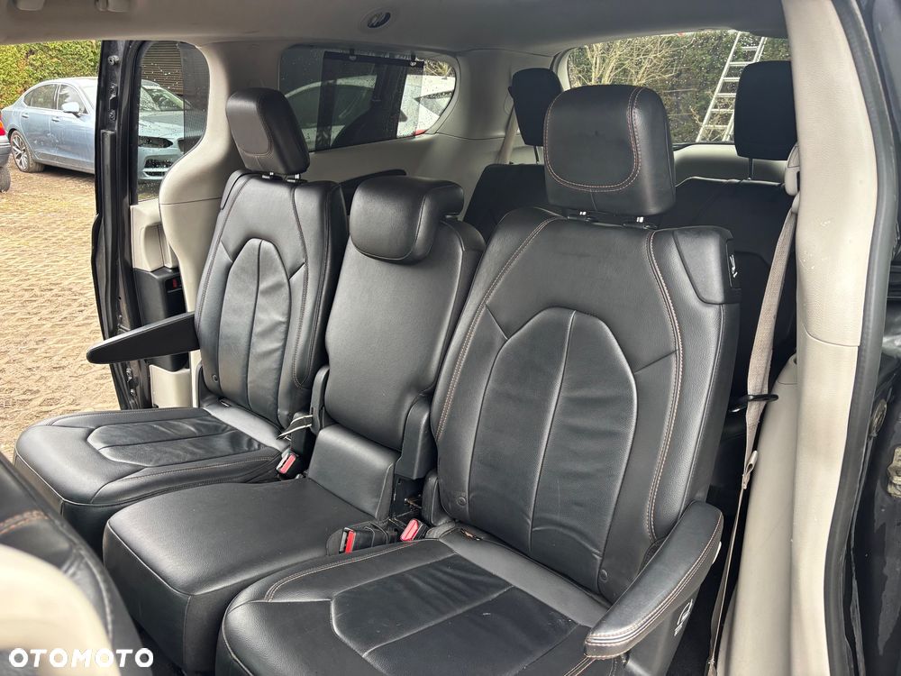 Chrysler Pacifica - 19