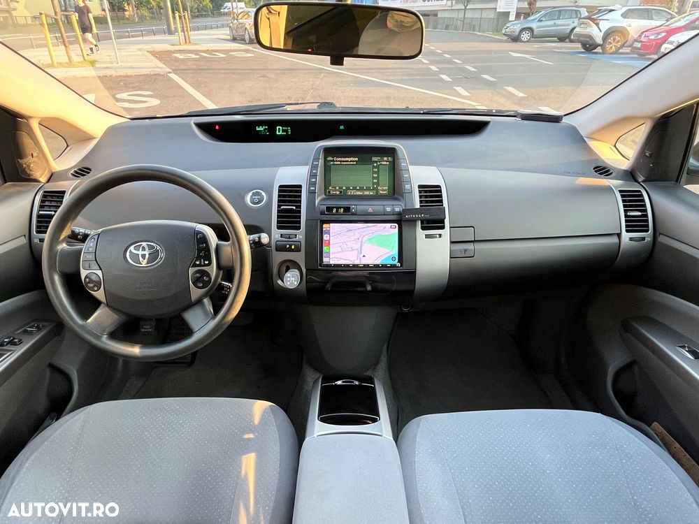 Toyota Prius (Hybrid) - 1