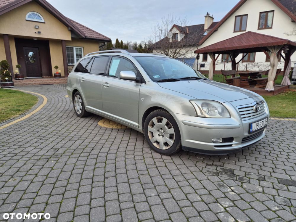 Toyota Avensis 2.0 D-4D Combi - 1