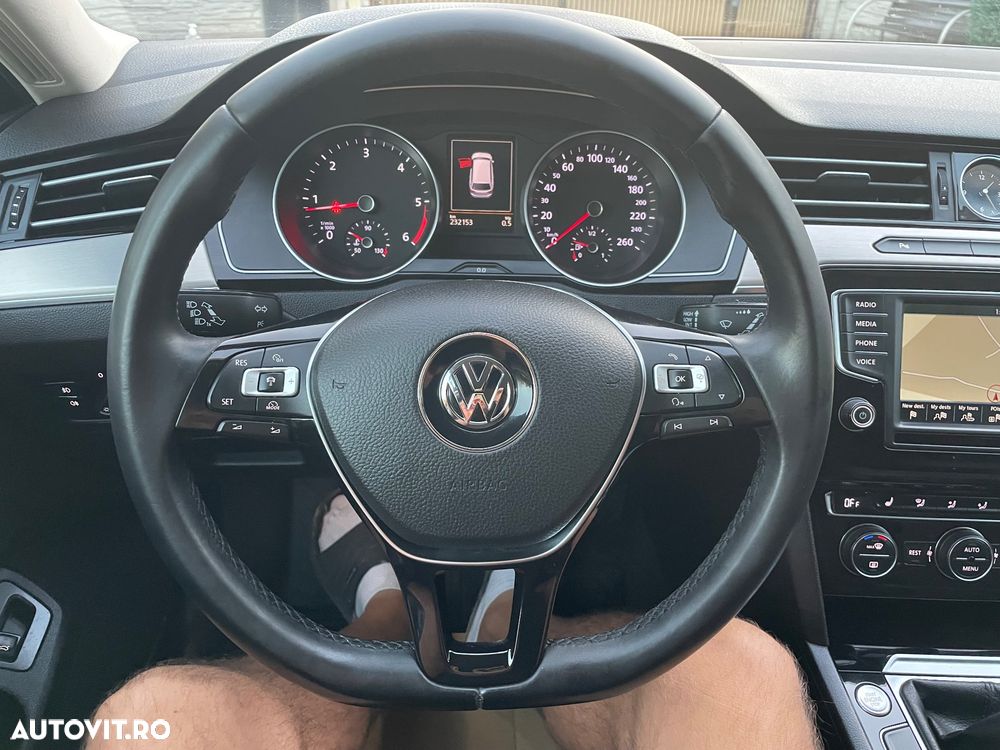 Volkswagen Passat - 30