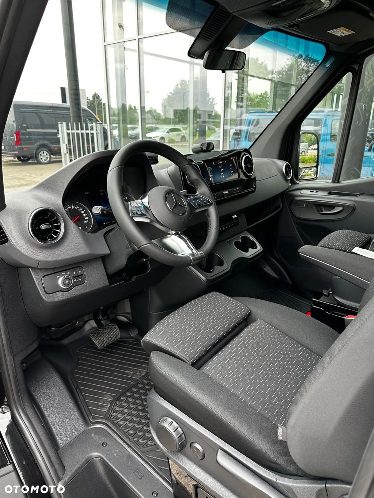 Mercedes-Benz Sprinter - 14