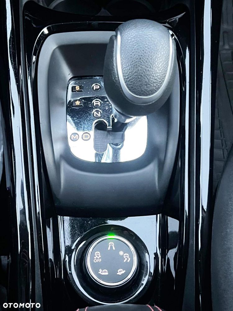 Peugeot 2008 BlueHDi 120 EAT6 Black Edition - 29