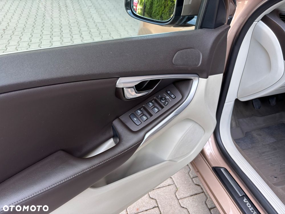 Volvo V40 T3 Summum - 16