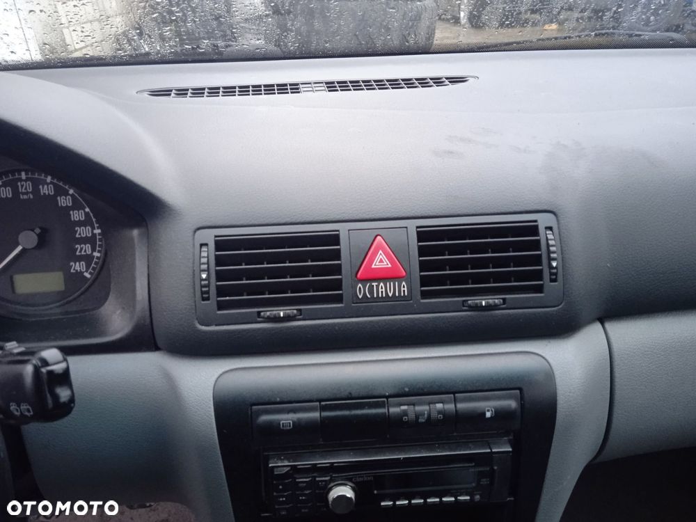 Panel środkowy konsola kratki nawiewu Skoda octavia 1 - 3