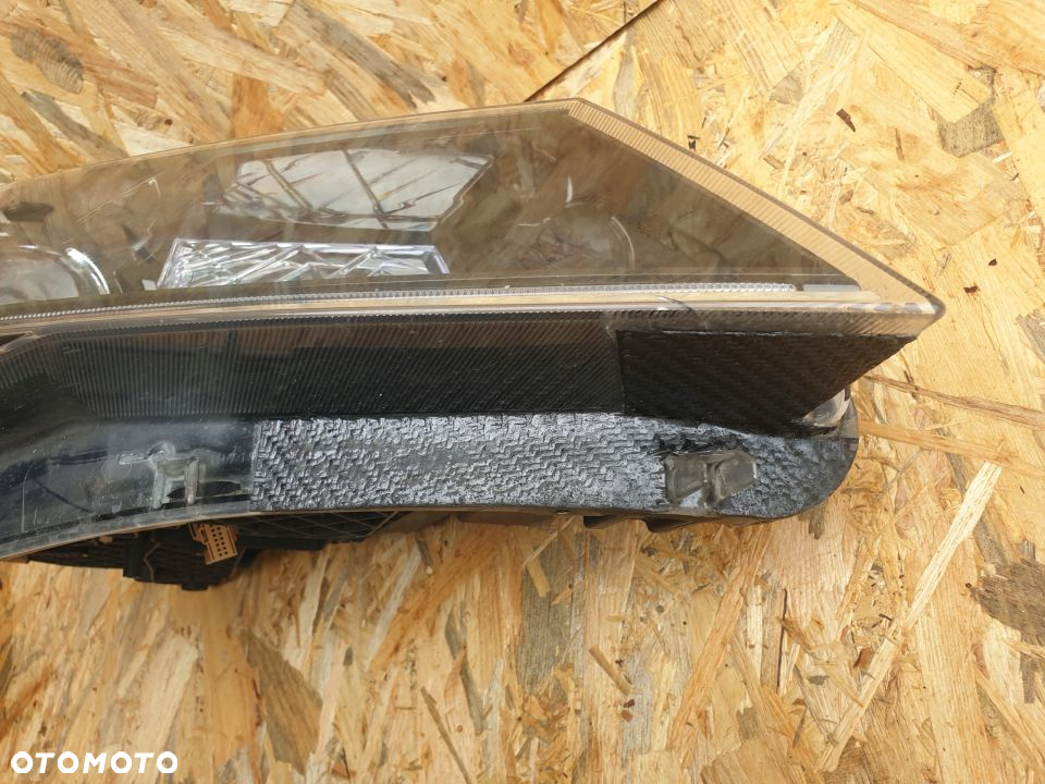 LAMPA XENON PRAWA SKODA SUPERB 3V1941016B - 4