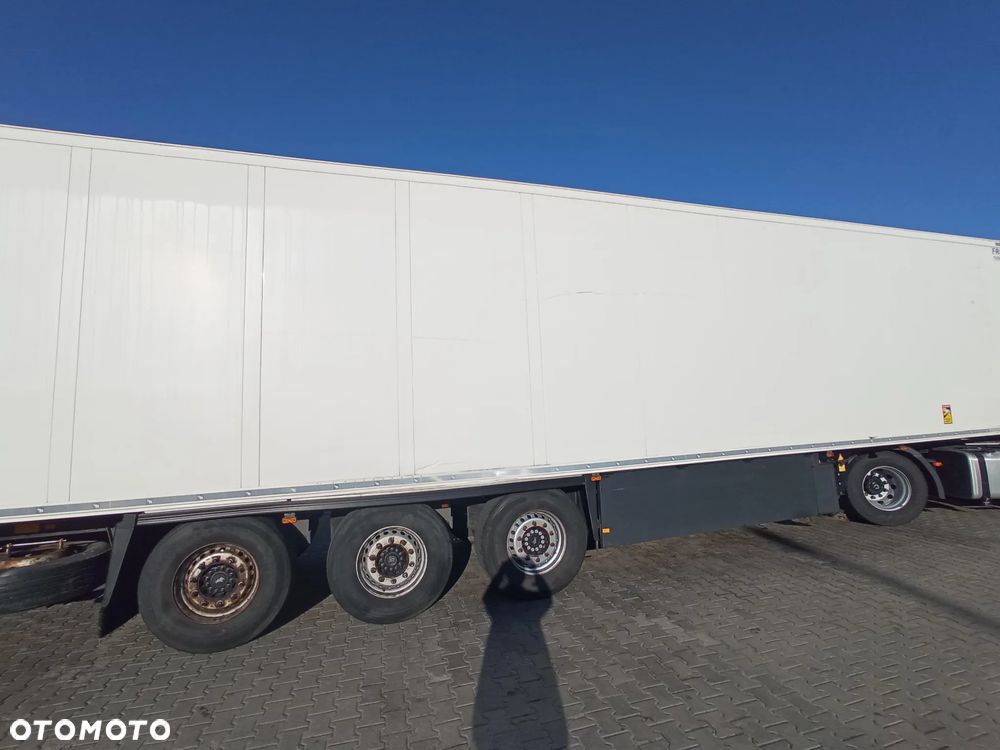 Schmitz Cargobull SKO 24L - 12