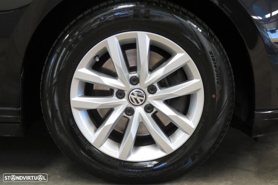 VW Passat Variant 2.0 TDI R-Line DSG - 21