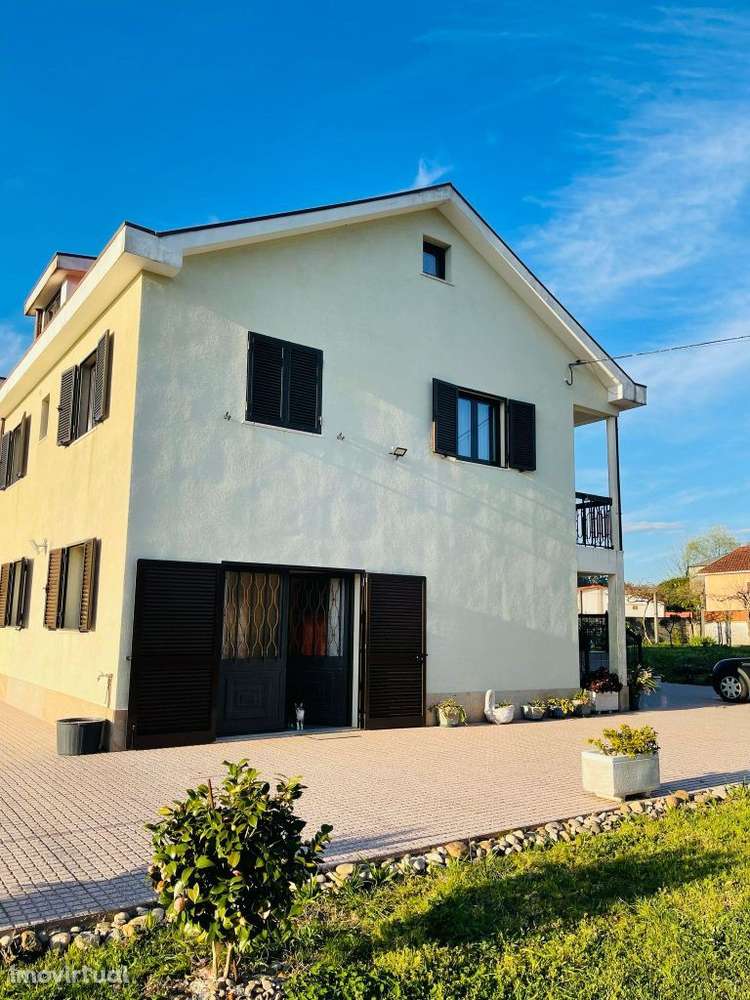 Moradia com 15.000m2 de terreno - Grande imagem: 4/22