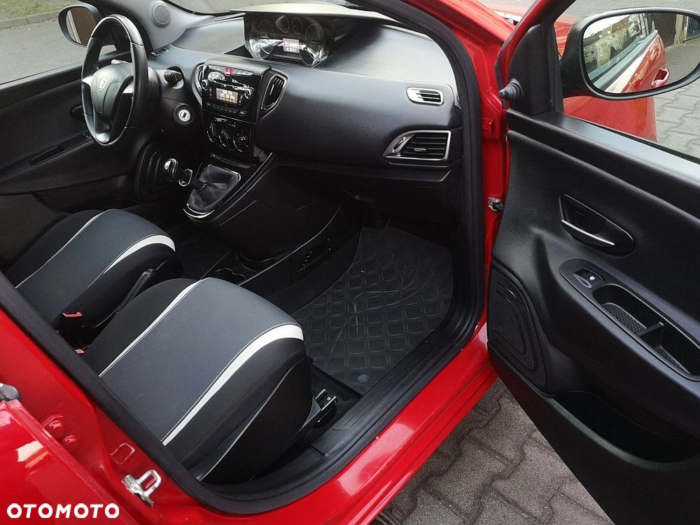 Lancia Ypsilon 1.2 8V Black&Red S&S - 9