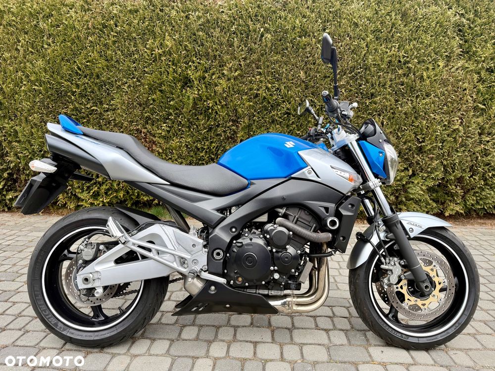 Suzuki GSR - 2