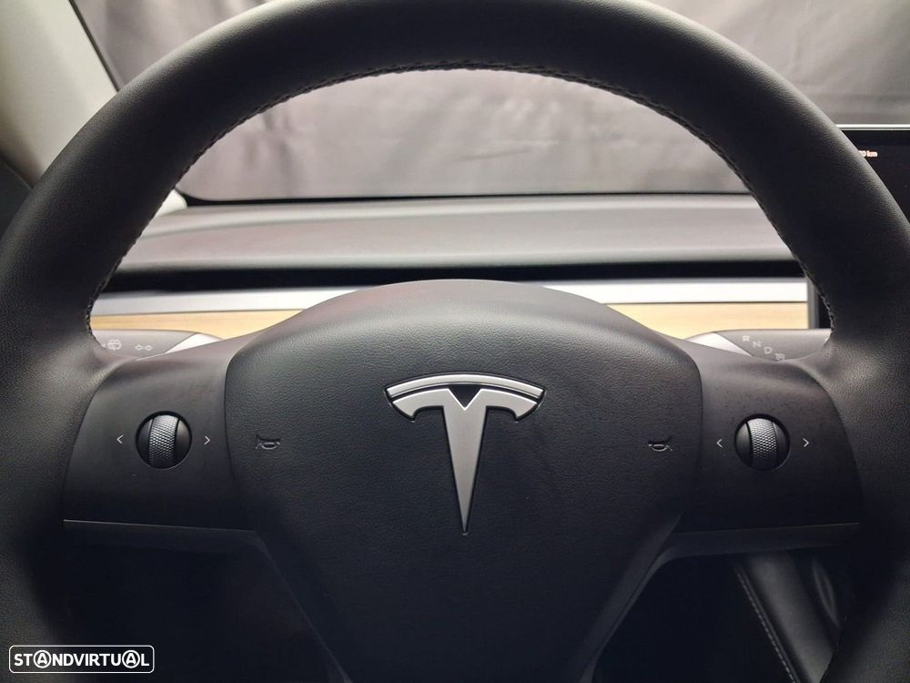Tesla Model Y Long-Range RWD - 12
