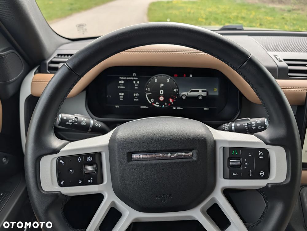 Land Rover Defender 3.0 D300 mHEV X-Dynamic HSE - 30