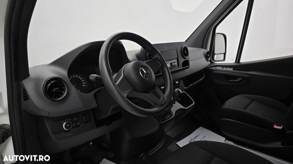 Mercedes-Benz Sprinter - 14