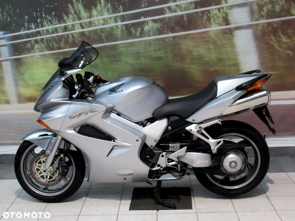 Honda VFR - 5