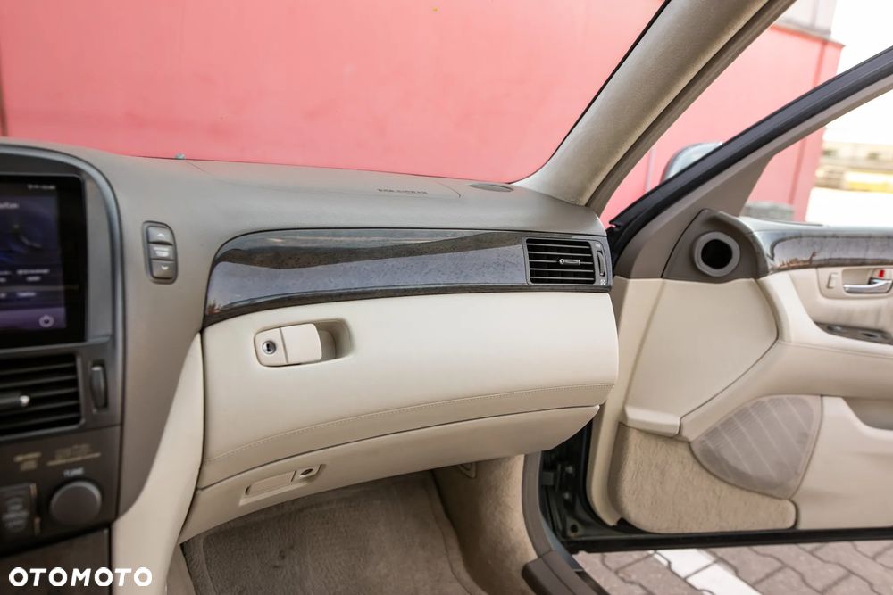 Lexus LS Prezydent - 17