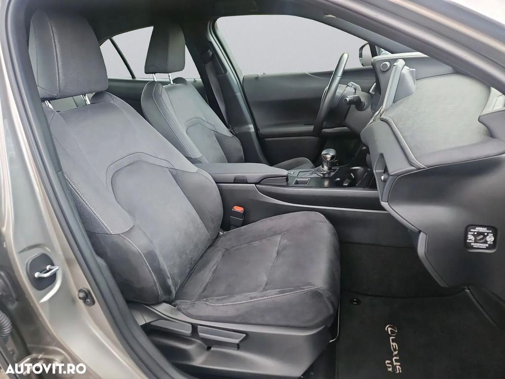 Lexus UX 250h Business Edition - 4