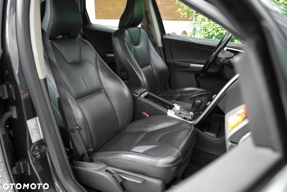 Volvo XC 60 D3 AWD Momentum - 22