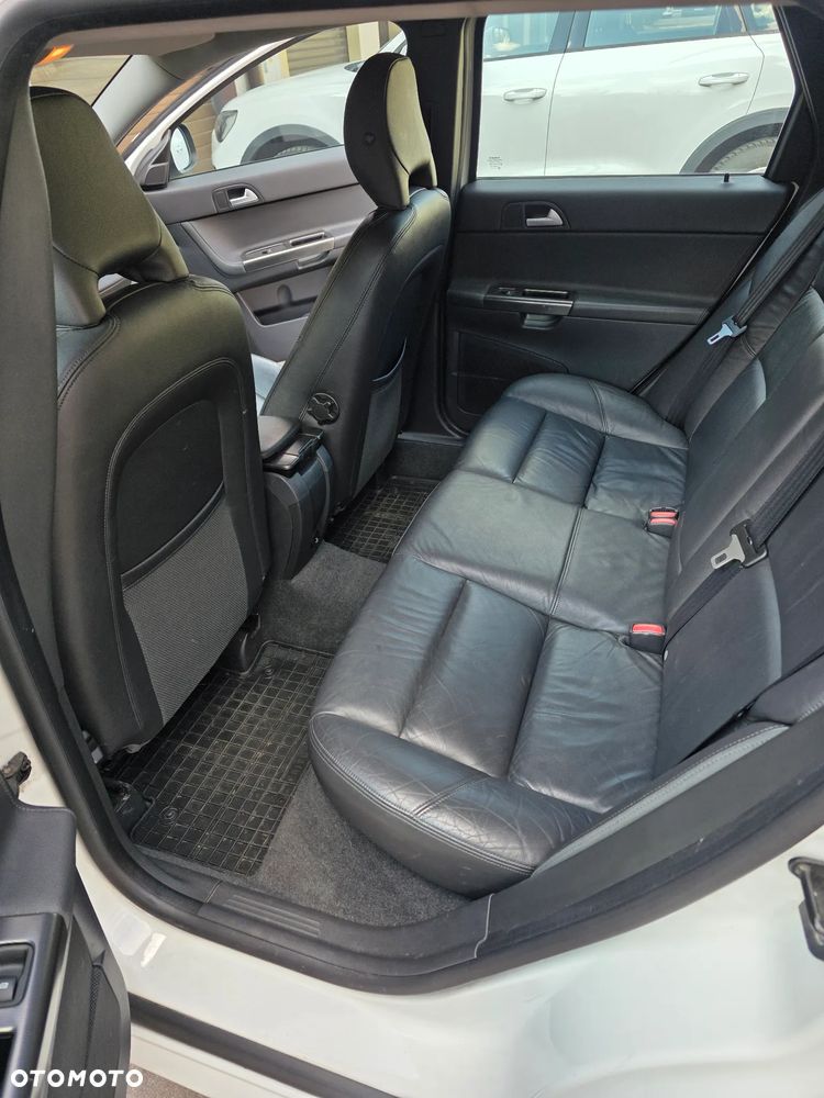 Volvo V50 D2 R-Design - 12