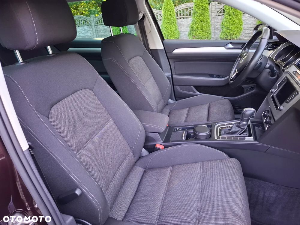 Volkswagen Passat 2.0 TDI SCR DSG Conceptline - 19