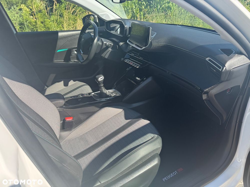Peugeot 208 - 28