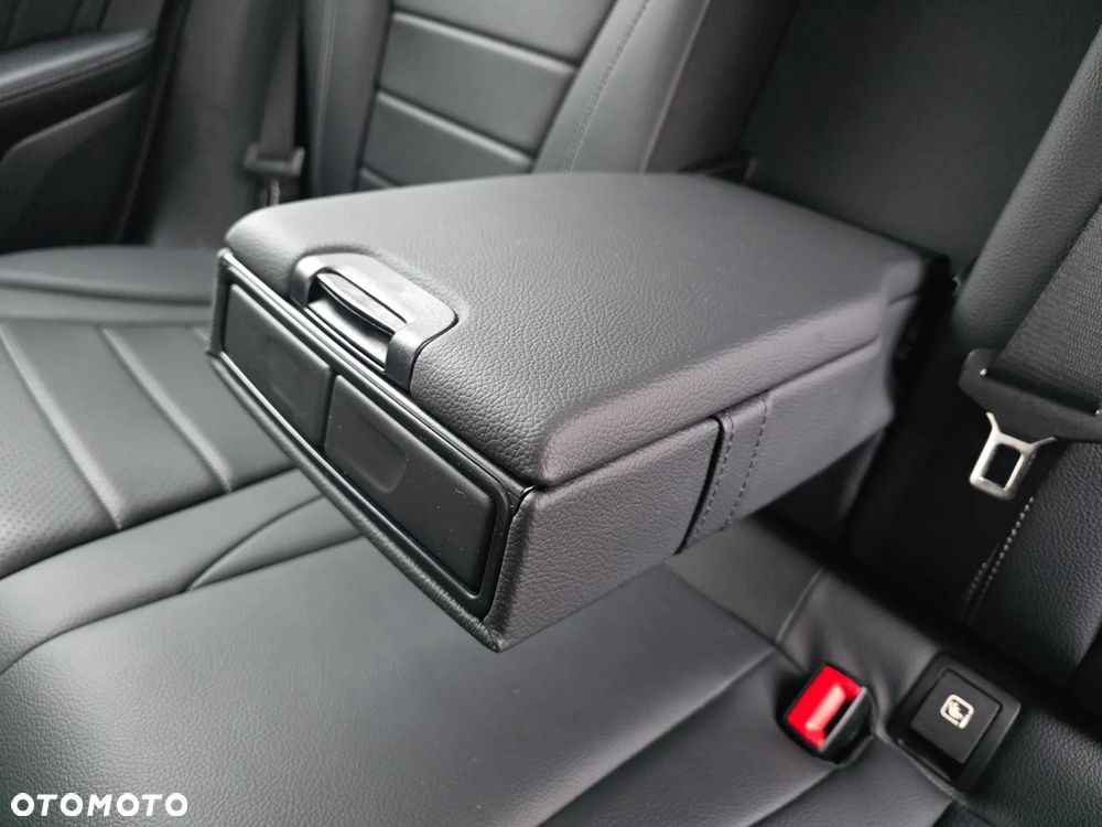 Mercedes-Benz GLC 250 4Matic 9G-TRONIC AMG Line - 25