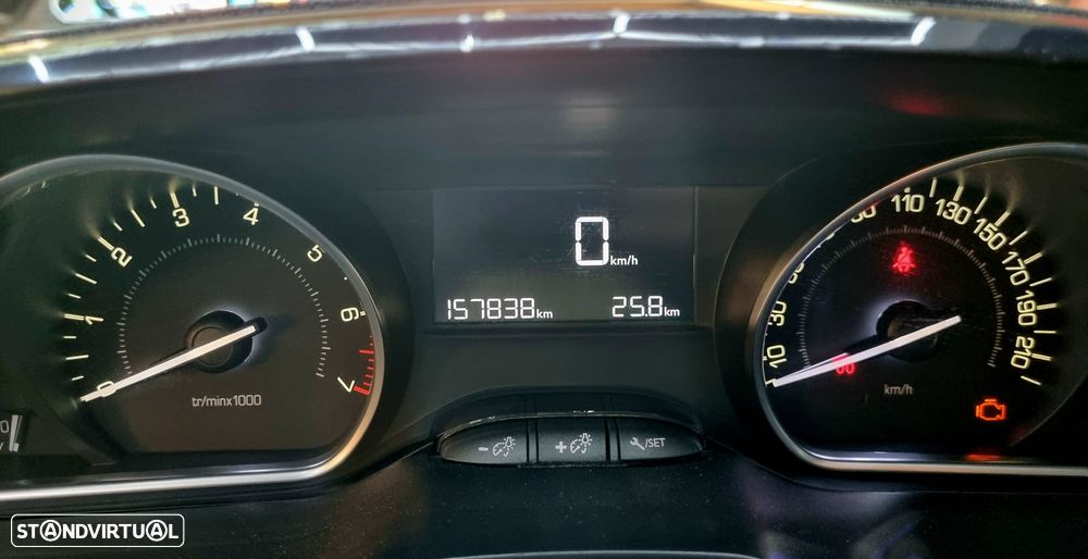 Peugeot 208 1.6 BlueHDi GT Line - 15